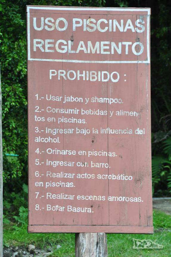 Regras para o uso das piscinas nas Termas de Amarillo, perto de Chaitén, no sul do Chile. Nada de namorar ou fazer xixi dentro das piscinas!